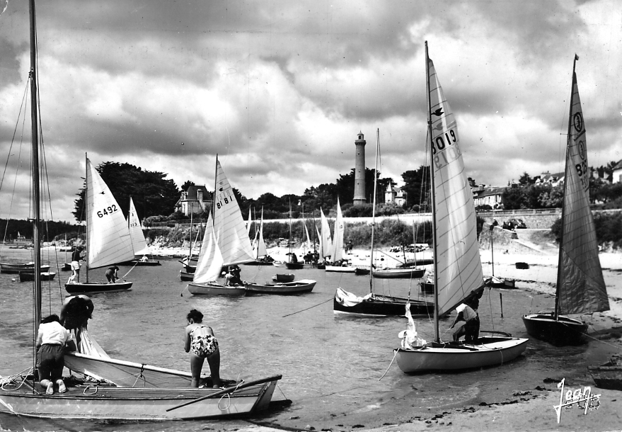 - Snipe 6492 'Garolip III' à Hugues Moysan- Snipe 8019 'Yasmina' à Jacques Lefebvre- Snipe 8181 'Birnig' à Jeannick et Jean Franois Coulm Carte Jean n°1467 - Snipes et Canetons à Bénodet
