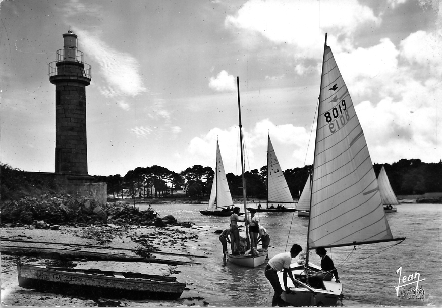  Snipe 8019 'Yasmina' à Jacques LEFEBVRE Carte Jean n°1469 - Le phare du Coq à Bénodet